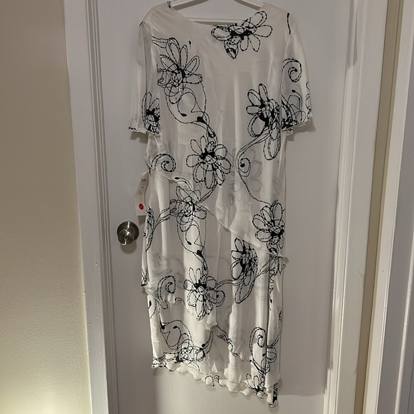 Ladies Knothe Design Dress. - Picture 5 of 5